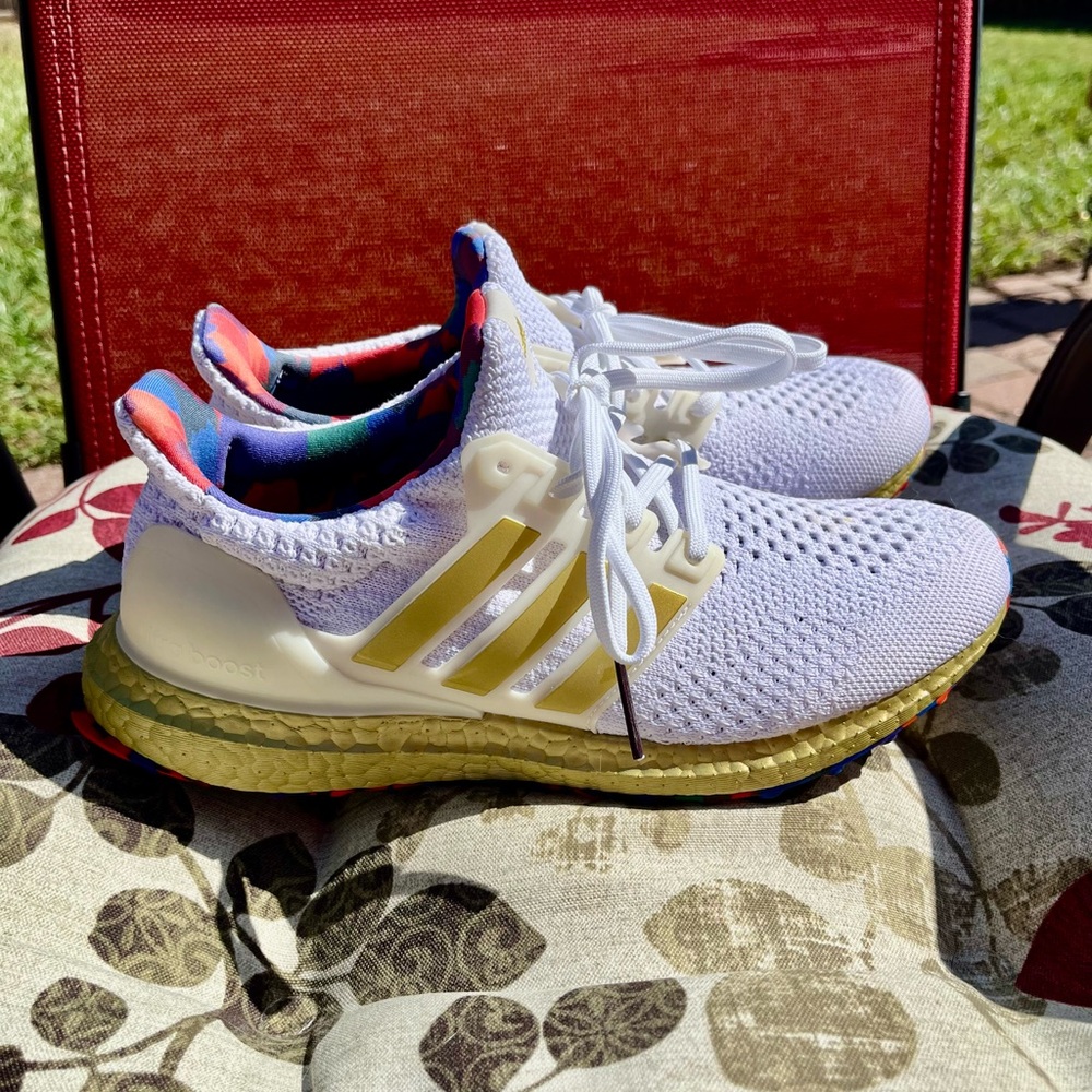 Women’s Adidas Bright White and Gold Ultra Boost Size 8